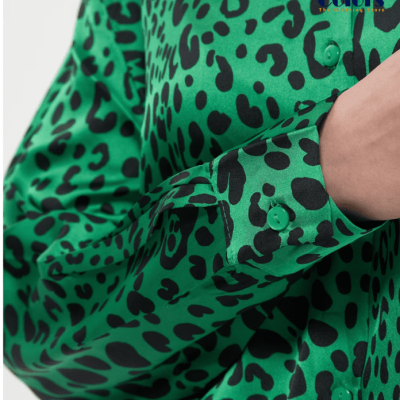 Animal print satin effect shirt green emerald